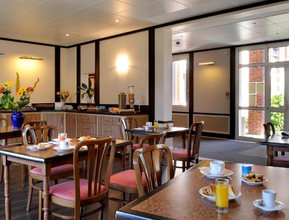 Logis Hotel Restaurant Du Labrador Saint-Benoît-sur-Loire Zewnętrze zdjęcie