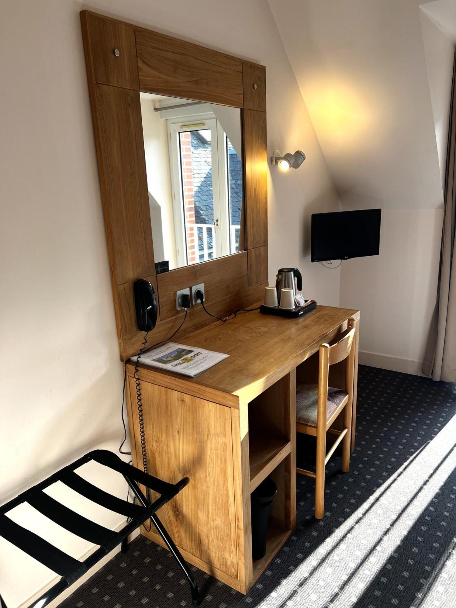 Logis Hotel Restaurant Du Labrador Saint-Benoît-sur-Loire Zewnętrze zdjęcie