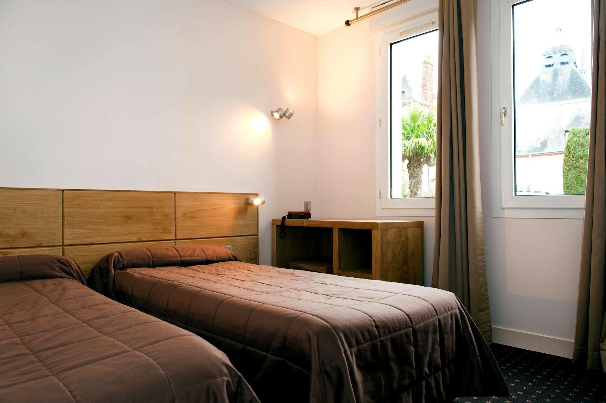 Logis Hotel Restaurant Du Labrador Saint-Benoît-sur-Loire Zewnętrze zdjęcie