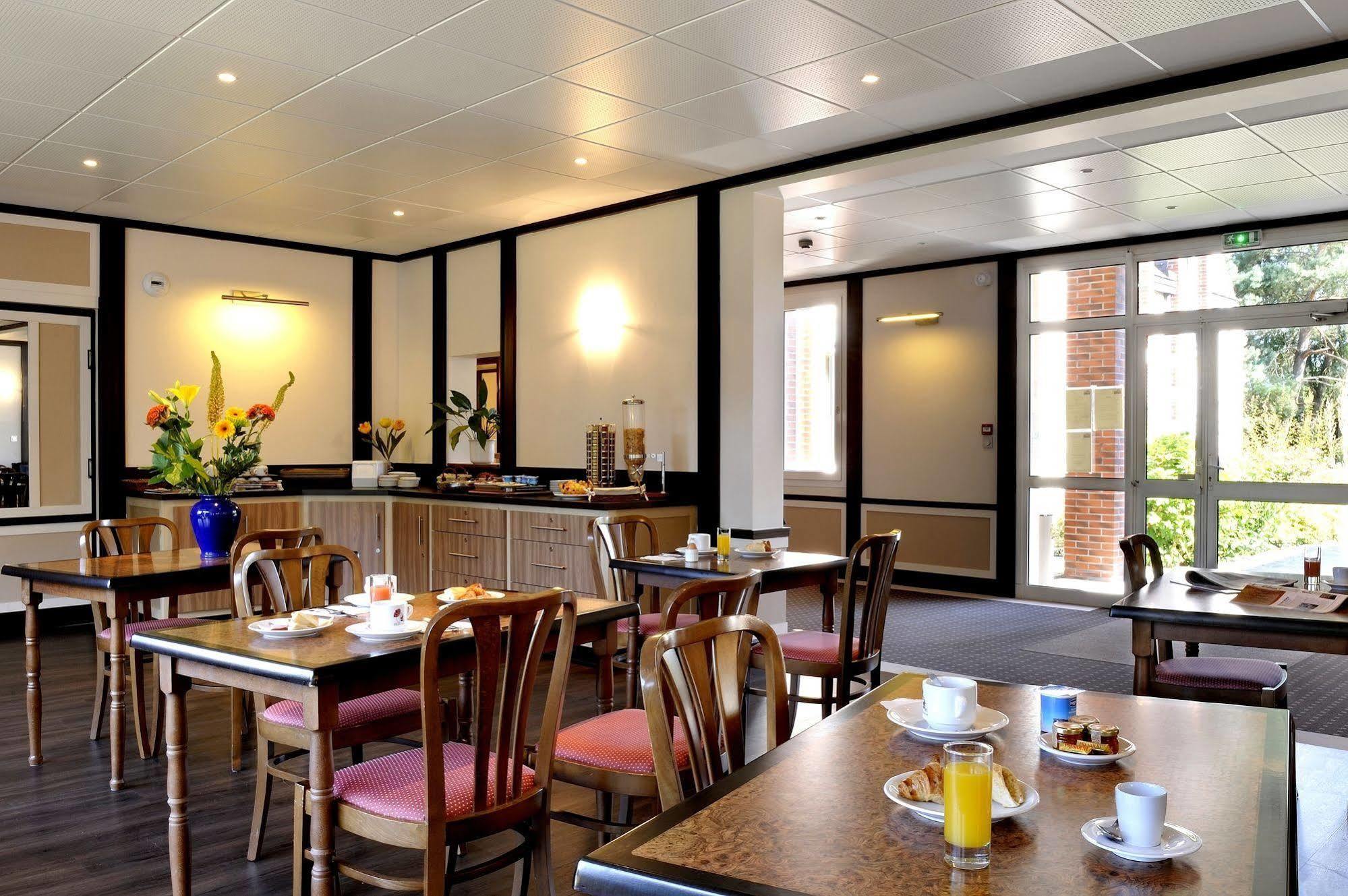 Logis Hotel Restaurant Du Labrador Saint-Benoît-sur-Loire Zewnętrze zdjęcie